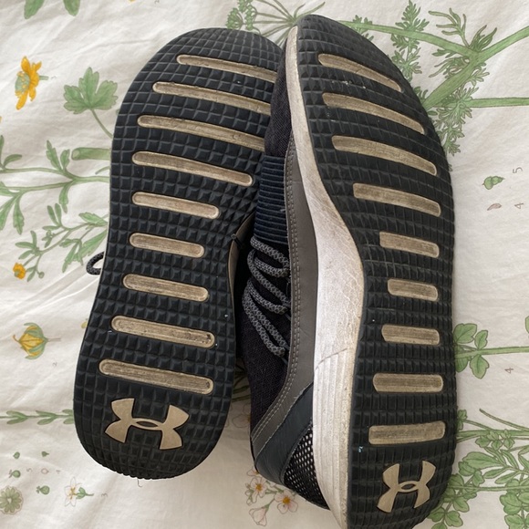 UNDER ARMOUR RUNNING SHOES - Picture 4 of 4